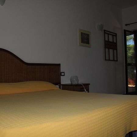 Casa Vacanze Marzano Guest House โตรเปอา ภายนอก รูปภาพ